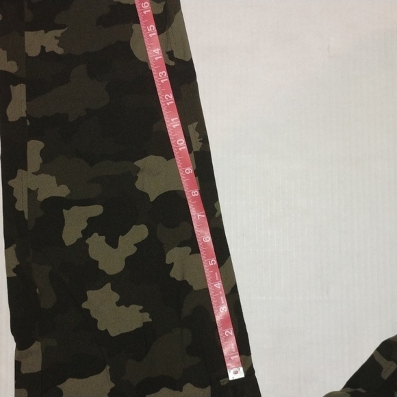 lululemon athletica Ready to Rulu High Rise Jogger. Womens size 8. Green Camo. - Picture 8 of 13